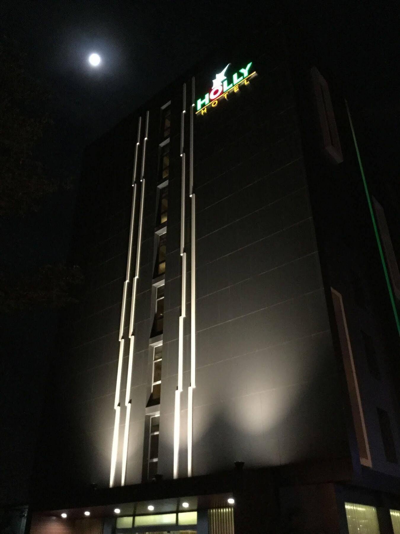 Holly Hotel Myanmar Rangoon Buitenkant foto