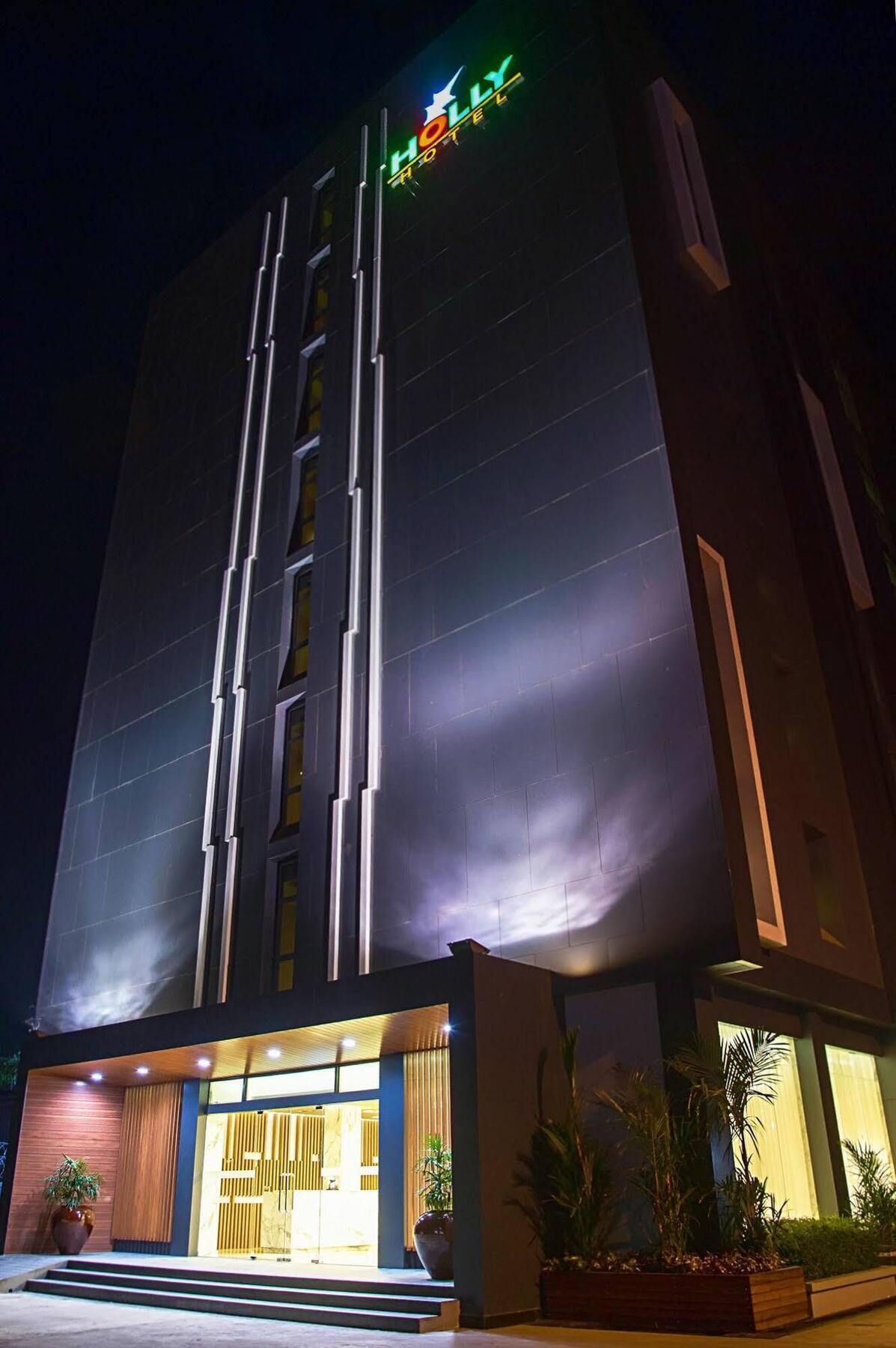 Holly Hotel Myanmar Rangoon Buitenkant foto