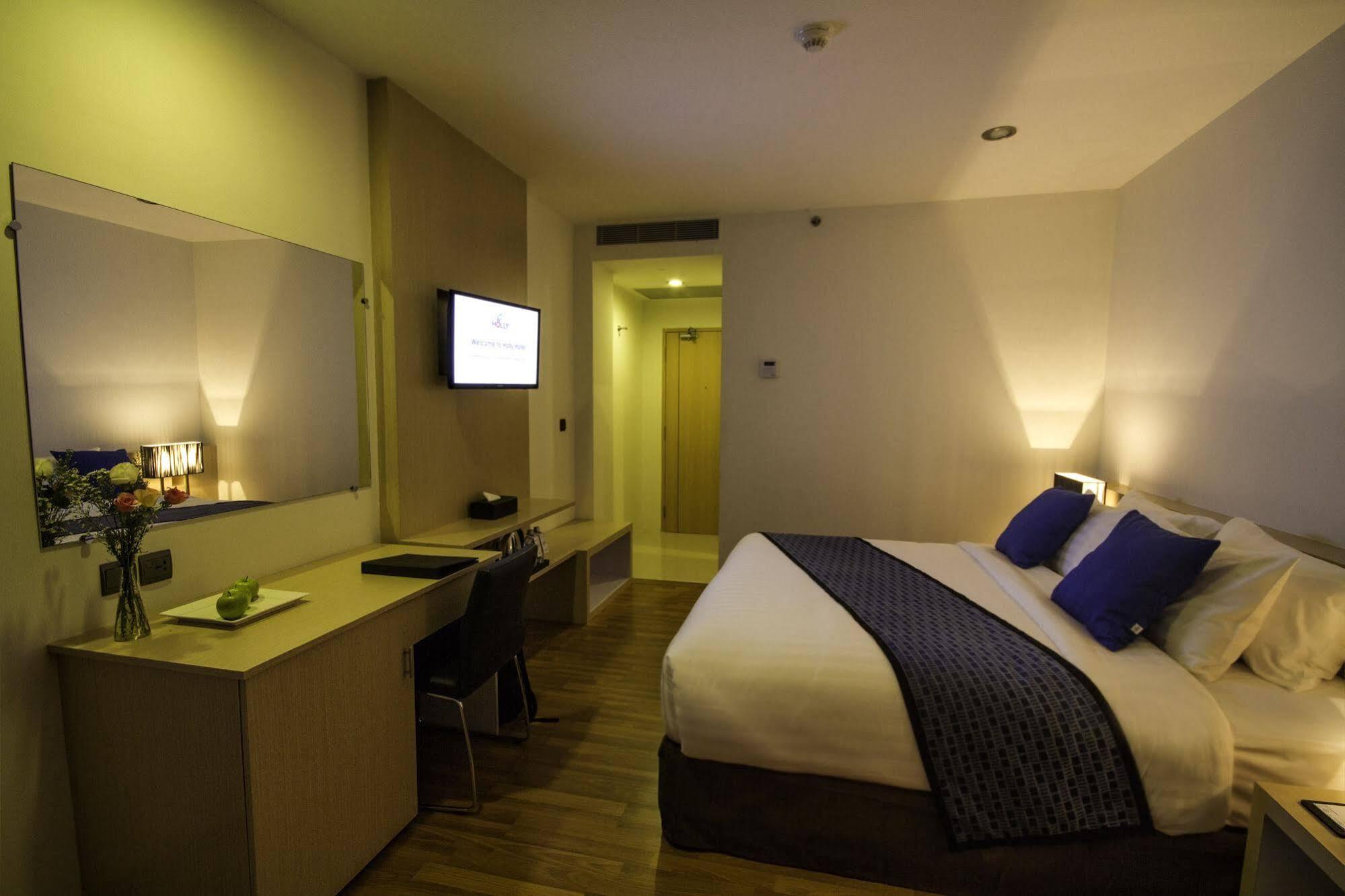 Holly Hotel Myanmar Rangoon Buitenkant foto