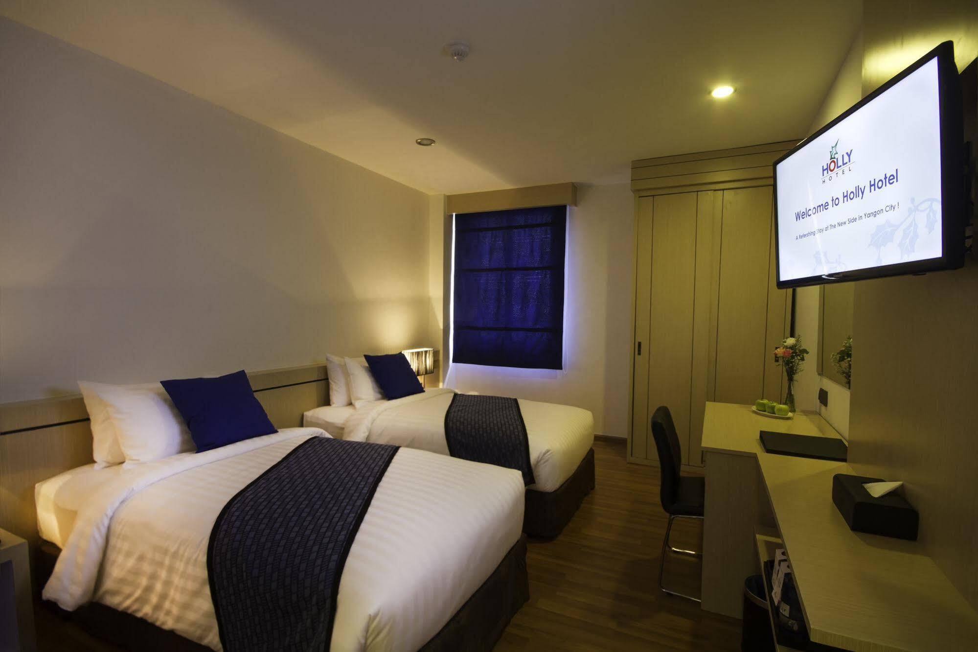 Holly Hotel Myanmar Rangoon Buitenkant foto