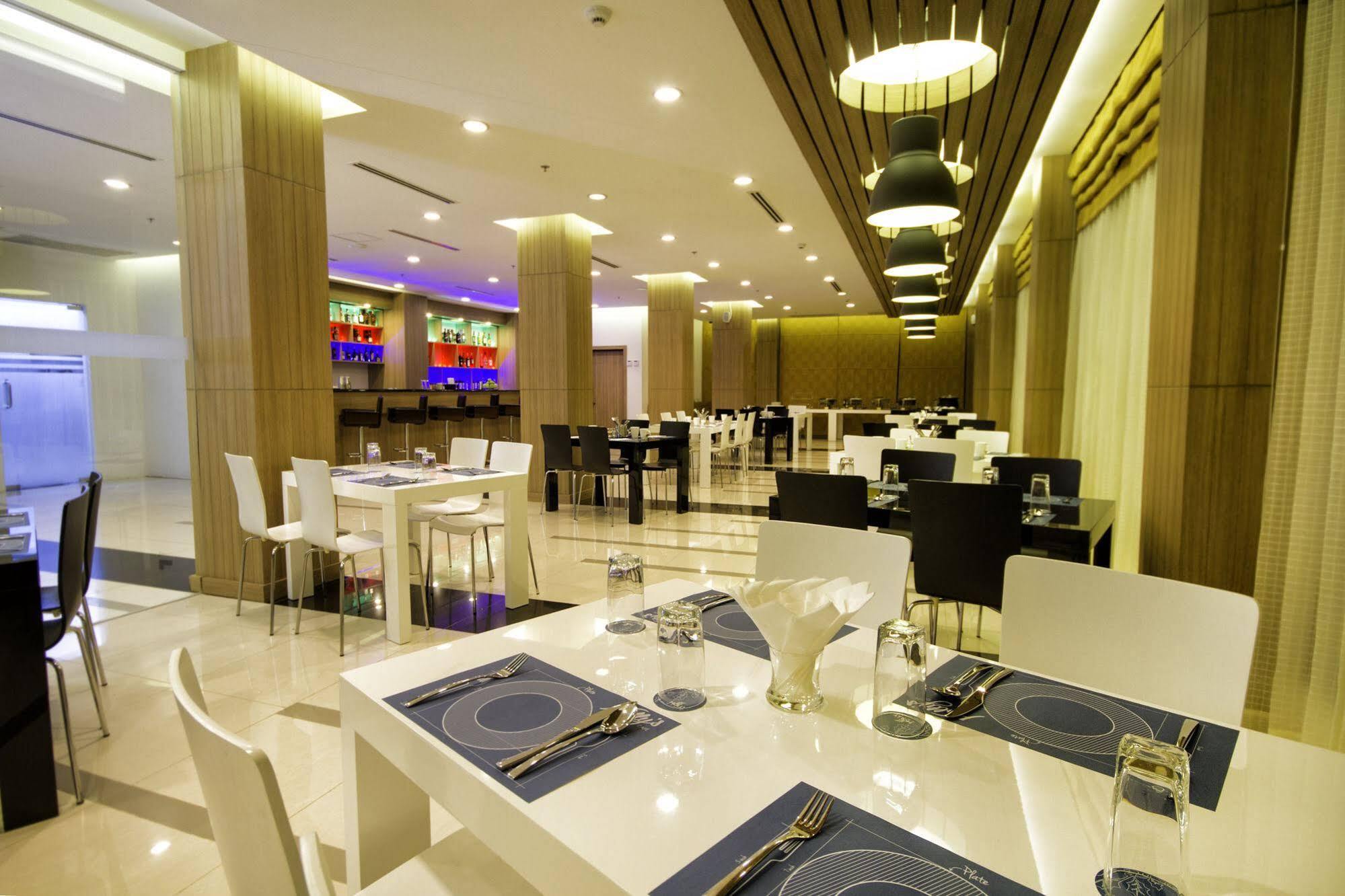 Holly Hotel Myanmar Rangoon Buitenkant foto