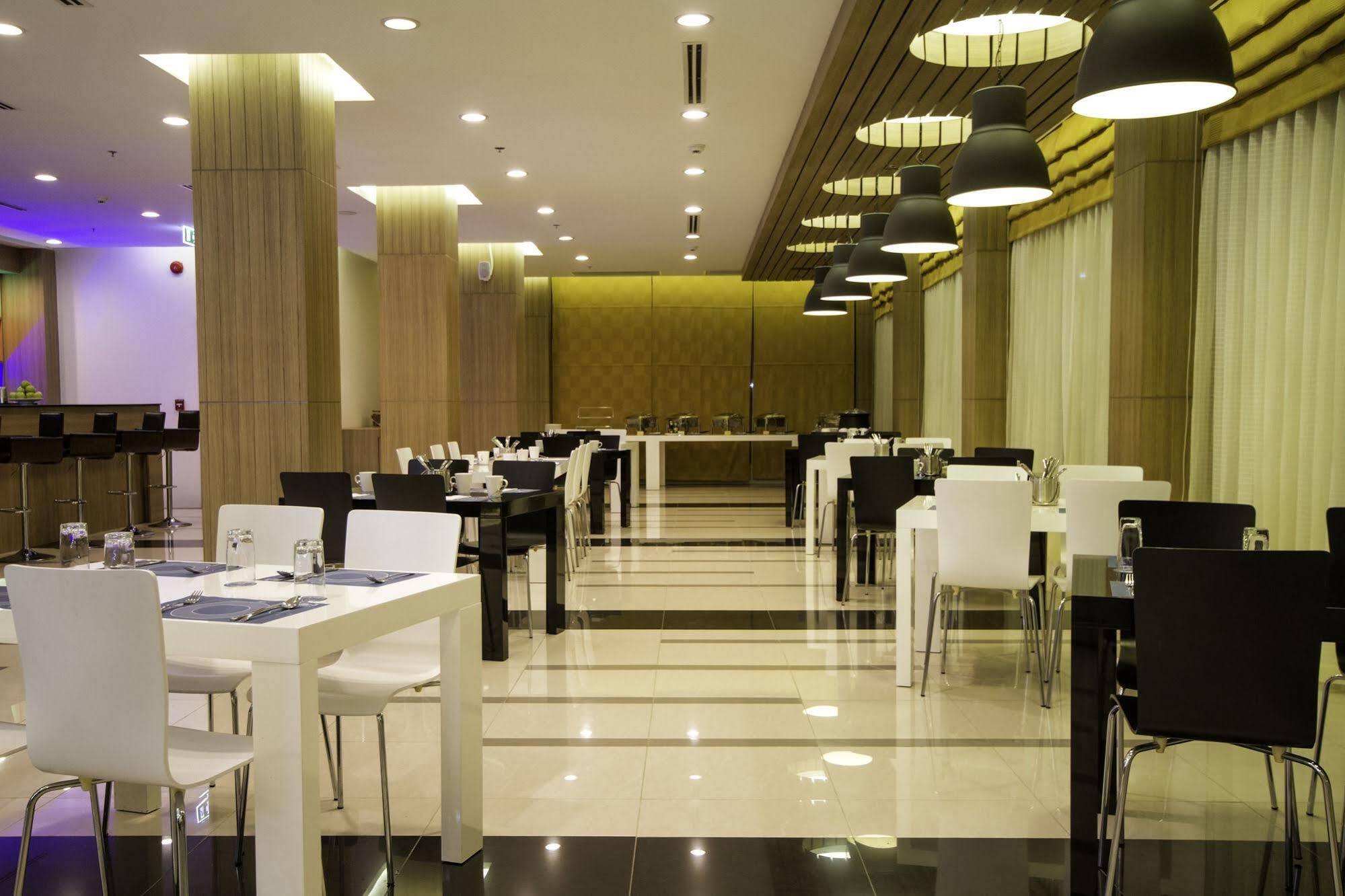 Holly Hotel Myanmar Rangoon Buitenkant foto